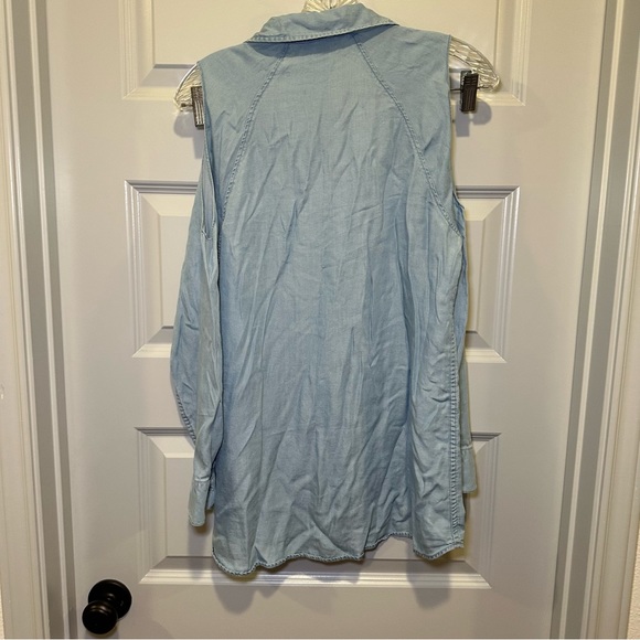 Zac & Rachel Light Wash Chambray Cold Shoulder Button Up Blouse S - Picture 10 of 10